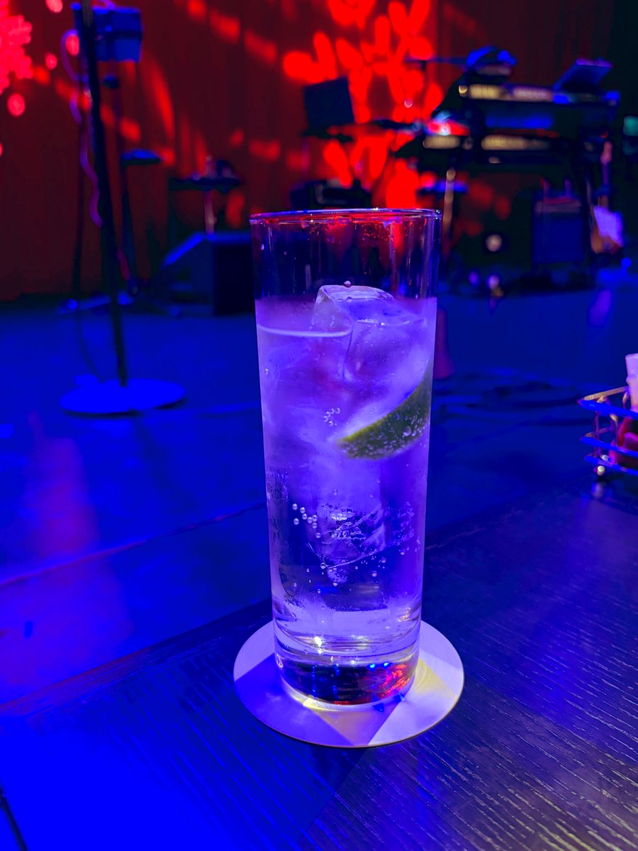 小比類巻かほる＠ビルボード横浜。オープニングのI’m Good At Itから超絶グルーヴ！迫力あるパフォーマンスを至近距離で浴びまくる😍大好きなRushがプレイされたのレア🎉タペストリーの羅針盤での客席の手振りウエーブを本当に嬉しそうに受けとめて😊
ニューアルバムは12月半ば？レコ発GIGは3月8日😍💓