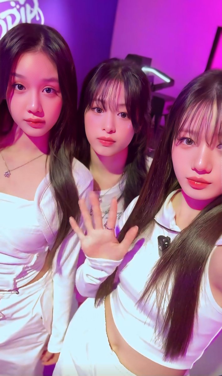 Psyche_Ahy's tweet image. 3/7 vocalist of Babymonster 🔥
I never knew I needed this unit, Ready for power vocals... 

#Ahyeon #Pharita #Rora