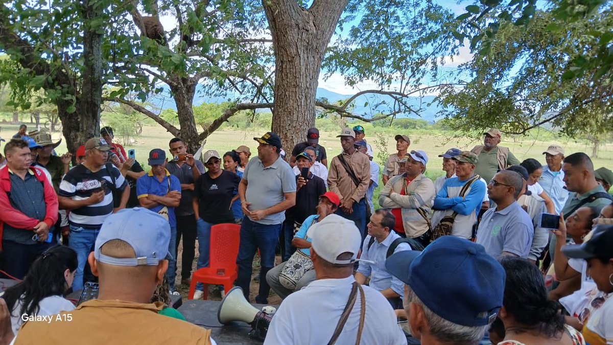En la administración <a href="/ErnestoOrozcoD/">Ernesto Orozco Durán</a> escuchar y dialogar con las comunidades permite abordar los problemas desde el propio territorio. En diálogos con la comunidad del Edén y la zona rural de Valencia De Jesús se logró concertar rutas de soluciones. Gracias!