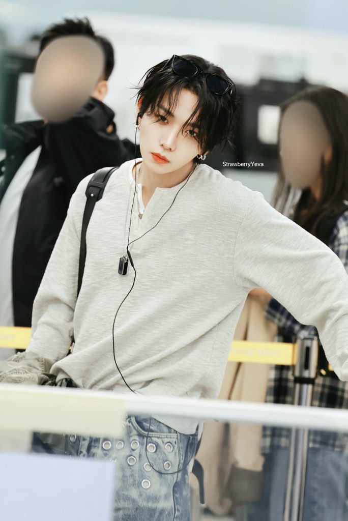 🕶️

251126 ICN

#BOYNEXTDOOR 
#MYUNGJAEHYUN #명재현