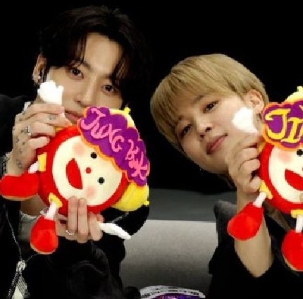 feels like watching them in two different timelines 😭