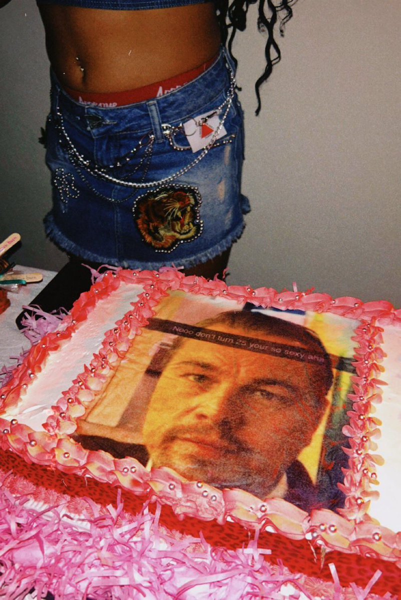 tracklist's tweet image. BOLOS CAÓTICOS: você queria qual no seu aniversário?

Vem escolher na thread ⬇️ 

#ThreadTracklist