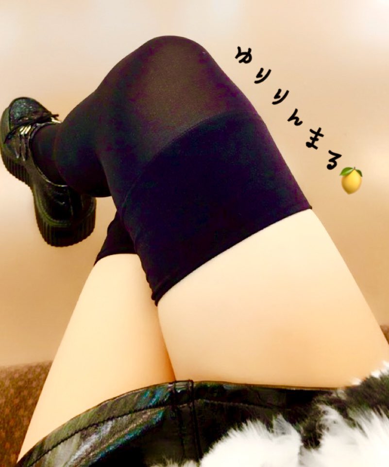 FX43091573's tweet image. バレー部で鍛えた太ももをチラつかせて罠をはる程度のあざとさは持ってる
ニーハイは脚が細く見えるから好き
人があんまりいない終電でわざと脚組んでチラ見してくる男を強気な目でジッと見てる😎

でも、立ち上がったら思ってたよりデカくてだいたいドン引きされるの
 #高身長女子 #S女