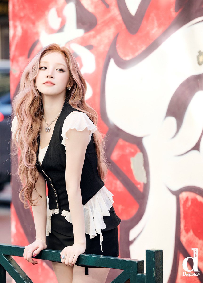AlonsoNvl's tweet photo. Yuqi stuns in new photos for Dispatch https://t.co/rErPNRenUt