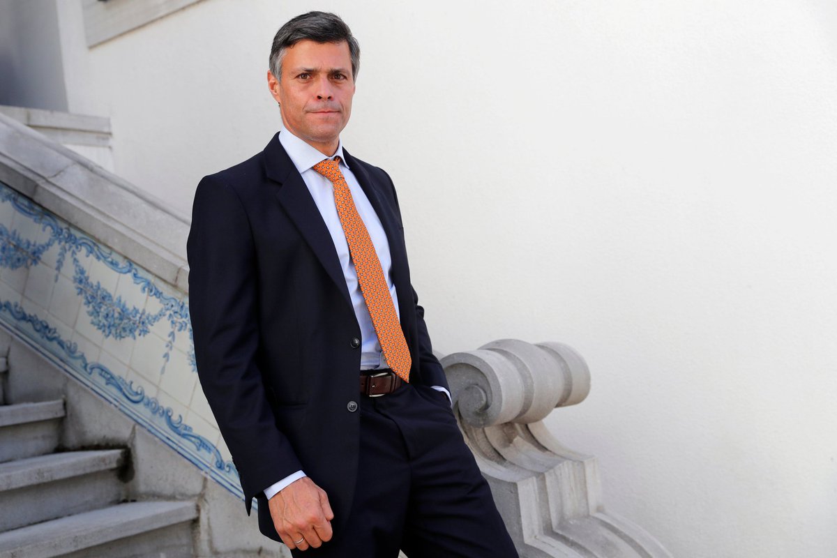 codiguillos's tweet image. En un hipotético escenario en el que Venezuela retorna a la democracia y toca votar por alguno de ellos para la presidencia, ¿a quién elegiría? 

A) María Corina Machado 
B) Leopoldo López 
C) Juan Pablo Guanipa
D) Manuel Rosales

Los leo. 👀