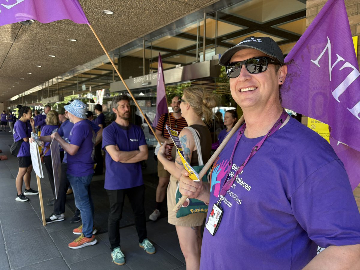 Spirits are high at #UTSstrike where <a href="/NTEUnion/">NTEU</a> members are taking industrial action for a fair enterprise agreement, against a highly corporatised university management intent on pushing through mass job cuts. ✊✊✊💜💜💜