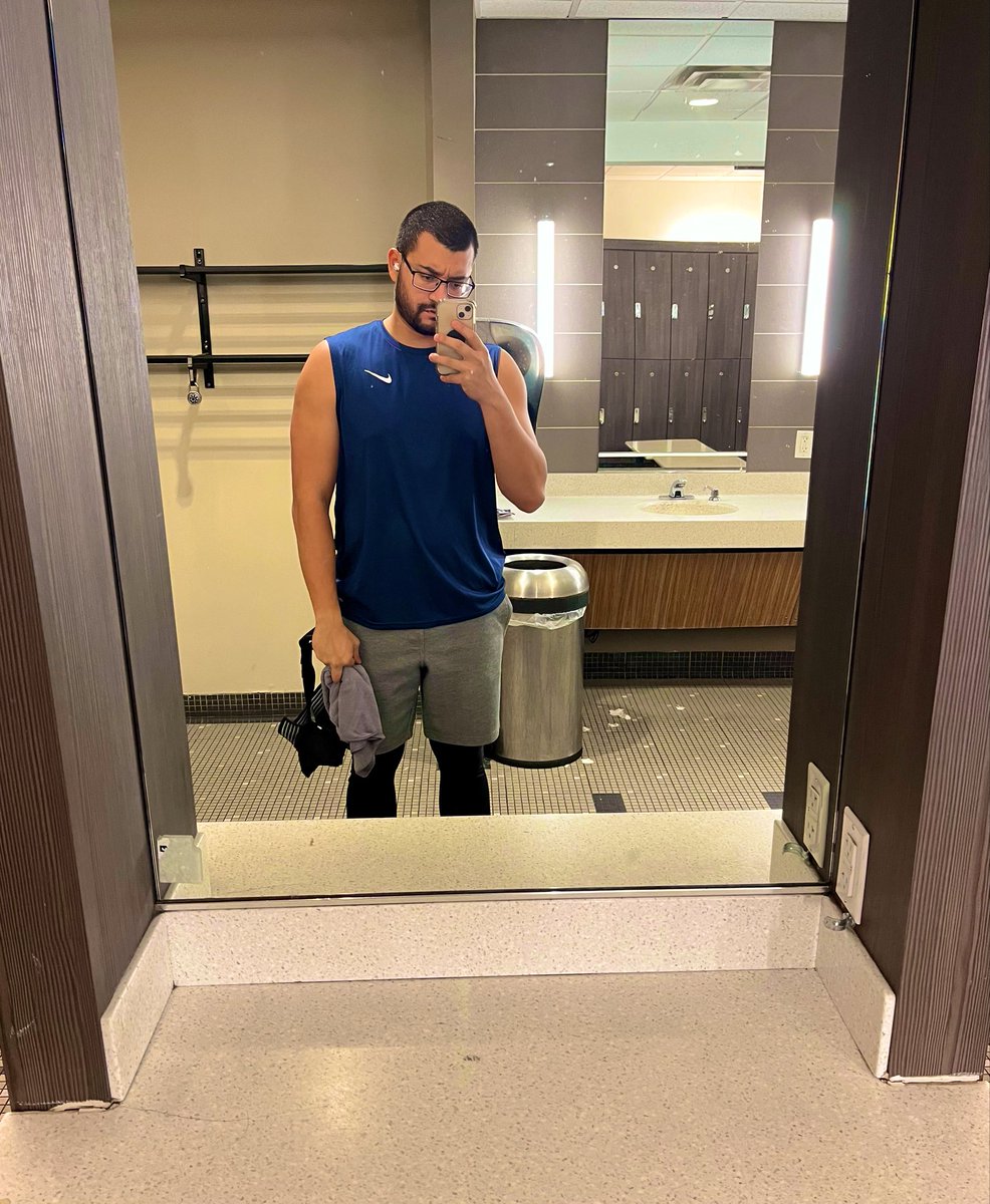 fullstackizzy's tweet image. Chest ✅ 
Shoulders ✅ 
Triceps ✅ 
🏋️‍♂️🏋️‍♂️🏋️‍♂️