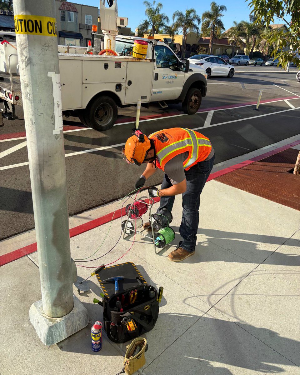CityofSanDiego's tweet image. Streetlights in Uptown are shining thanks to local parking meter funds. When you pay a meter, that money stays in the neighborhood to support upgrades like this.

Since late September, more than 40 streetlights have been repaired in the Uptown Parking District.
#sandiegoatwork