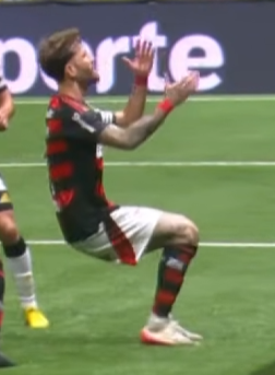 pereiraworld10's tweet image. RUIM FRACO HORRIVEL LIXO LESO