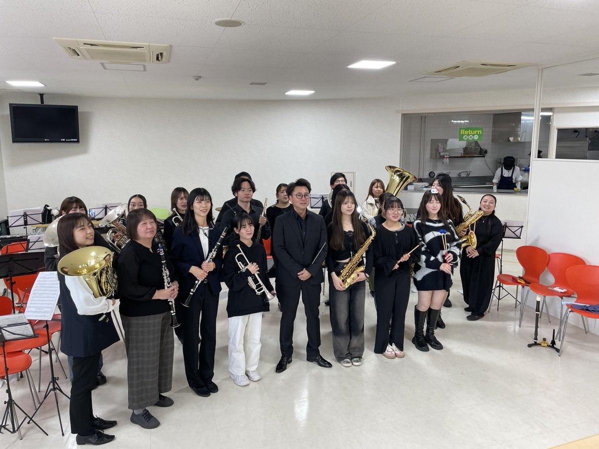 SeitanBrass's tweet photo. 11月8日に開催された精華女子短期大学学園祭「忍冬祭」で吹奏楽部は2回のコンサートを行いました！部員に加え、エキストラの方々にもお手伝いをいただき、大変楽しい本番になりました😃ご来場いただきました皆様、ありがとうございました♪ https://t.co/1u2DO01BQT