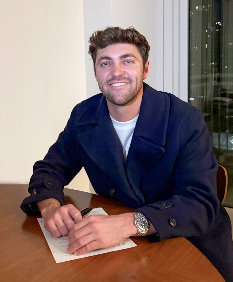 와우 이것도 놀랍네요. KIA 타이거즈가 26일 외국인 투수 제임스 네일(James Naile, 1993년생)과 총액 200만 달러(계약금 20만, 연봉 160만, 옵션 20만 달러)에 재계약을 완료했습니다. 이로써 네일은 KIA와 3년째 동행하게 됐습니다. 

2024시즌 KBO 리그에 데뷔한 네일은 그 해 26경기에 선발 등판해