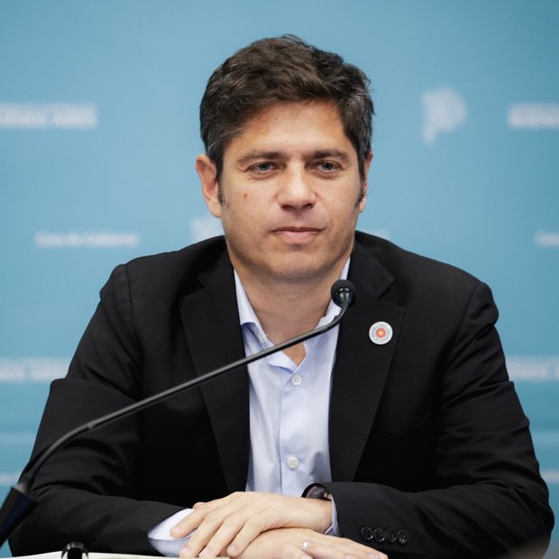 clarincom's tweet image. KICILLOF LOGRÓ EL PRIMER AVAL PARA ENDEUDARSE

La comisión de Diputados dio dictamen al pedido de deuda por más de US$3.000 millones, paso necesario para votar este miércoles el Presupuesto 2026 y la Ley Fiscal Impositiva.

El oficialismo negoció abstenciones y apoyos mediante…