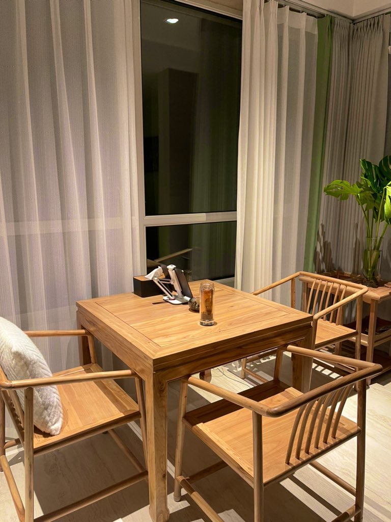 Hutflow's tweet image. 如果有一天你们不再联系了，
希望你在某个瞬间听到她的名字了，
你会能笑着说一句，
这个人我曾经特别喜欢。

让你心动的人，未必让你心安，
让你心安的人，不一定有当初的悸动，也许这就是缘分最真实的模样。

想念不一定要见面，
喜欢也不一定要在一起，
每一种距离都有它存在的意义，…