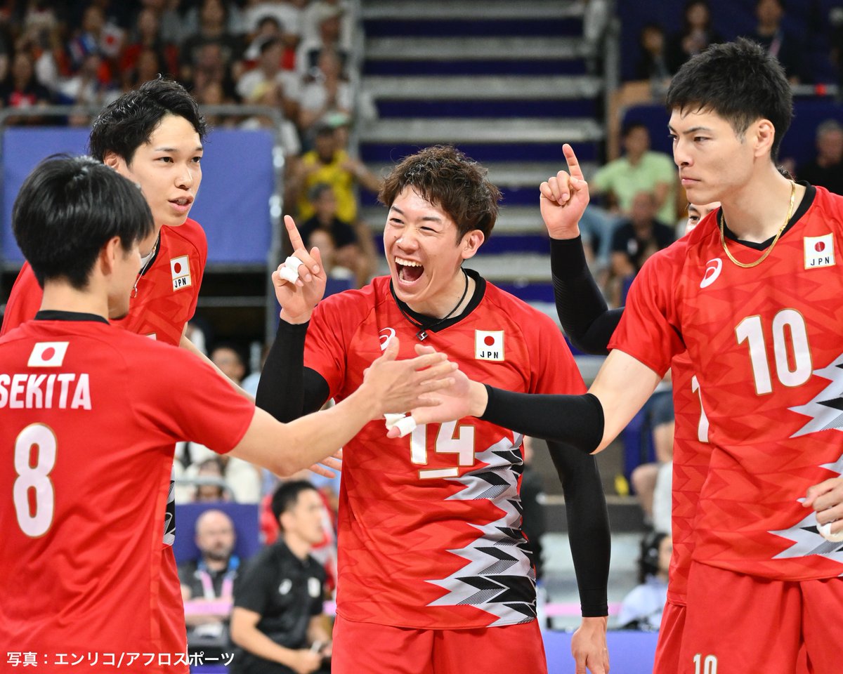 TeamJapan's tweet photo. 📅 今日は #いいチームの日 🫱🫲

#TEAMJAPAN の団体競技から 
仲間とともに戦う熱い瞬間をぎゅっと集めました📸🔥

バレーボール男子日本代表
サッカー男子日本代表
アイスホッケー女子日本代表
カーリング女子日本代表

#がんばれニッポン https://t.co/xy6MX9zQtJ