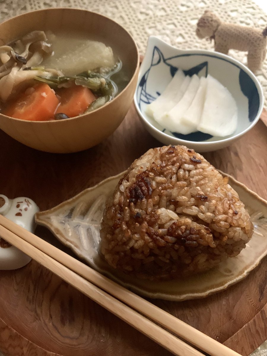 myao_my1's tweet image. #charmyごはん 

焼きおにぎり🍙酒粕入り白味噌汁蕪浅漬

#OnigiriAction