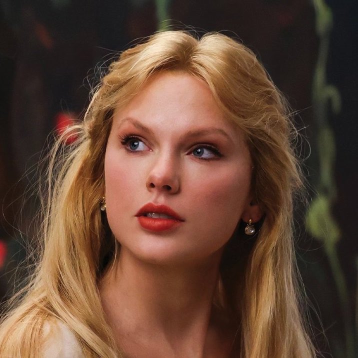 swiftpage13's tweet image. 🏆Taylor Swift’s &quot;The Fate Of Ophelia (The Chainsmoker Remix)&quot; debuted at #1 on the US iTunes Top Song Chart.

@taylorswift13 extends her record as the only artist to have 74(+1) songs that reached #1 on the US iTunes.