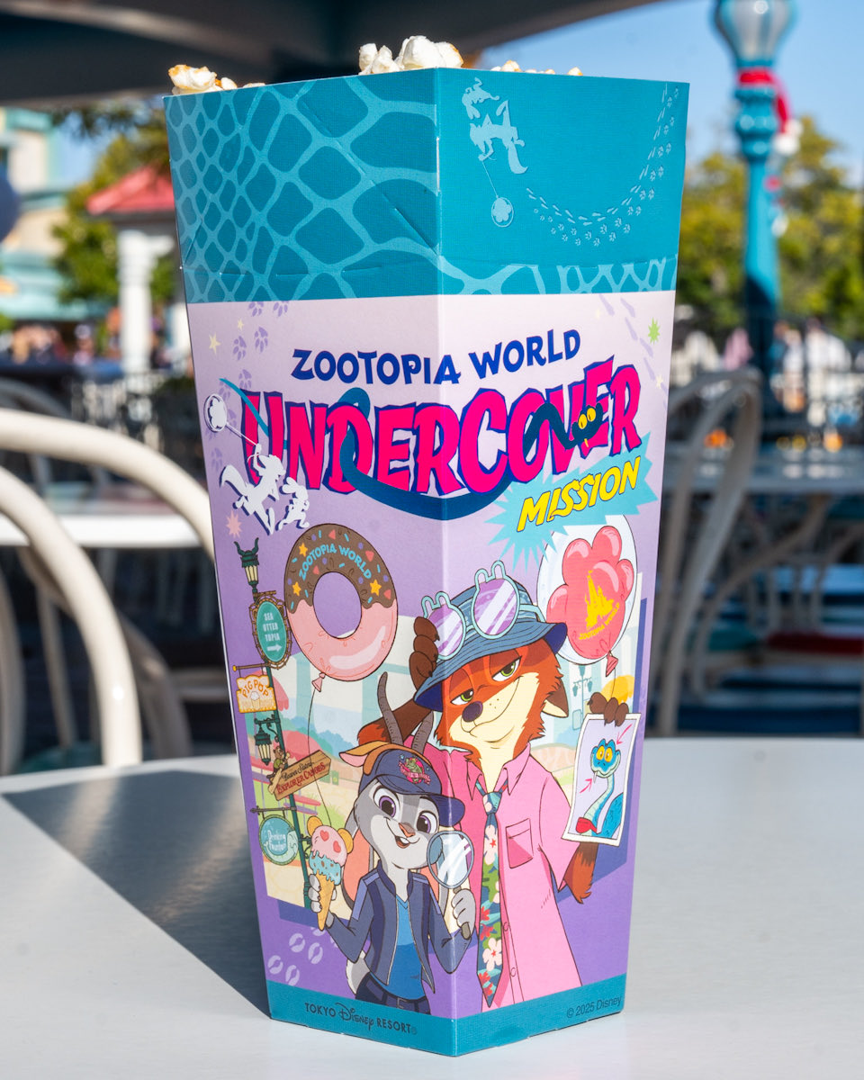 MezzoMikiD's tweet image. チョコドーナツとポップコーン（オリジナルボックス入り）が登場！
東京ディズニーランド&amp;amp;シー
『ズートピア2』メニュー
本日11月26日発売☆
mezzomiki.jp/post-322878/