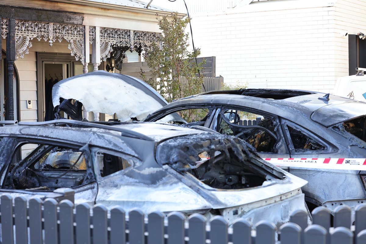 Structure Fire 🔥 now extinguished at 59 Stephen Street, Yarraville 3013. Our news crews are at the scene. Full report <a href="/ToorakTimes/">Toorak Times</a> 📰 tooraktimes.com.au/fire-59-stephe…