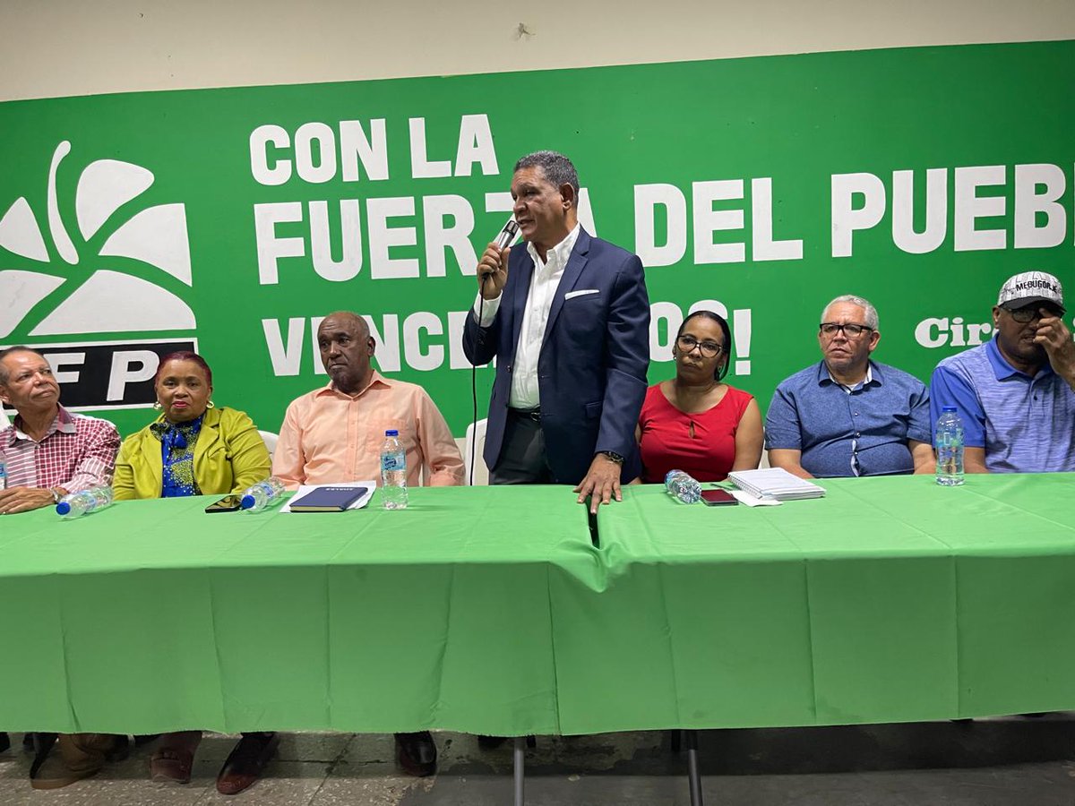 Extraordinaria Asamblea en la Circ #2 de SDE, encabezada por el compañero Ruben Maldonado, presidente de la Provincia Santo Domingo y la compañera Alexandra Peña, presidenta de la Circ 2 de Santo Domingo Este junto a una gran cantidad de dirigentes de nuestra demarcación.