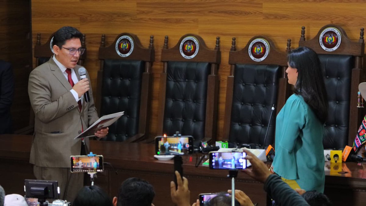 LaPatriaDigital's tweet image. En una sesión de sala plena, los cuatro magistrados electos del Tribunal Constitucional Plurinacional (TCP) definieron designar a Paola Prudencio como nueva presidenta de esta instancia estatal.

#Política #TCP #Bolivia | 📸: APG