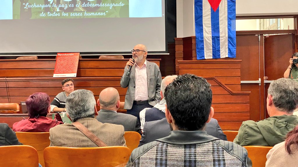 El Movimiento colombiano de solidaridad con Cuba rinde homenaje a nuestro Comandante en Jefe Fidel Castro, en este 9no aniversario de su partida hacia la inmortalidad. 🇨🇺🇨🇴

#100AñosConFidel