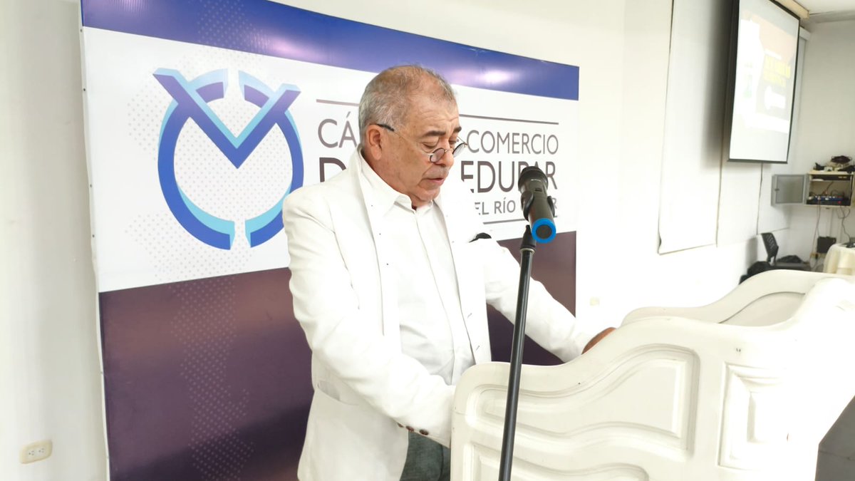 Leda_Rodriguez's tweet image. @Salud_SoloSalud Director Ejecutivo Cámara d.Comercio de Valledupar @joseluisuron exalta obra del escritor y Docente @Carlos Rodolfo Ortega Montero auspiciado por la entidad apoyo incondicional a la literatura,acompañan afamados escritores como @MaryDazaOrozco  amigos, familiares