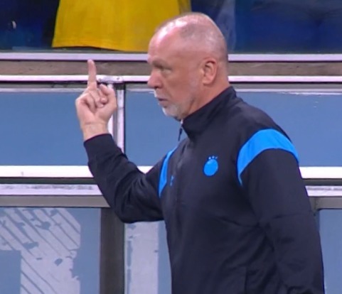 EleandroSt's tweet image. O DEDO FURA BOLO