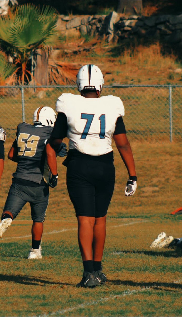 JoshPoellnitz71's tweet photo. Joshua Poellnitz-Roberts
Here’s some Juco highlights‼️unfinished 
RT/LT
6’6 300 BODYGUARD💪🏾‼️
1 sack allowed 
6 qb pressures 
FULL ELIGIBILITY 
@JUCOFFrenzy @CCCLionsFB 
@CoachJReardon @thecoachhopshow 

https://t.co/7ccPaf3xXG https://t.co/7IsmUItxi6