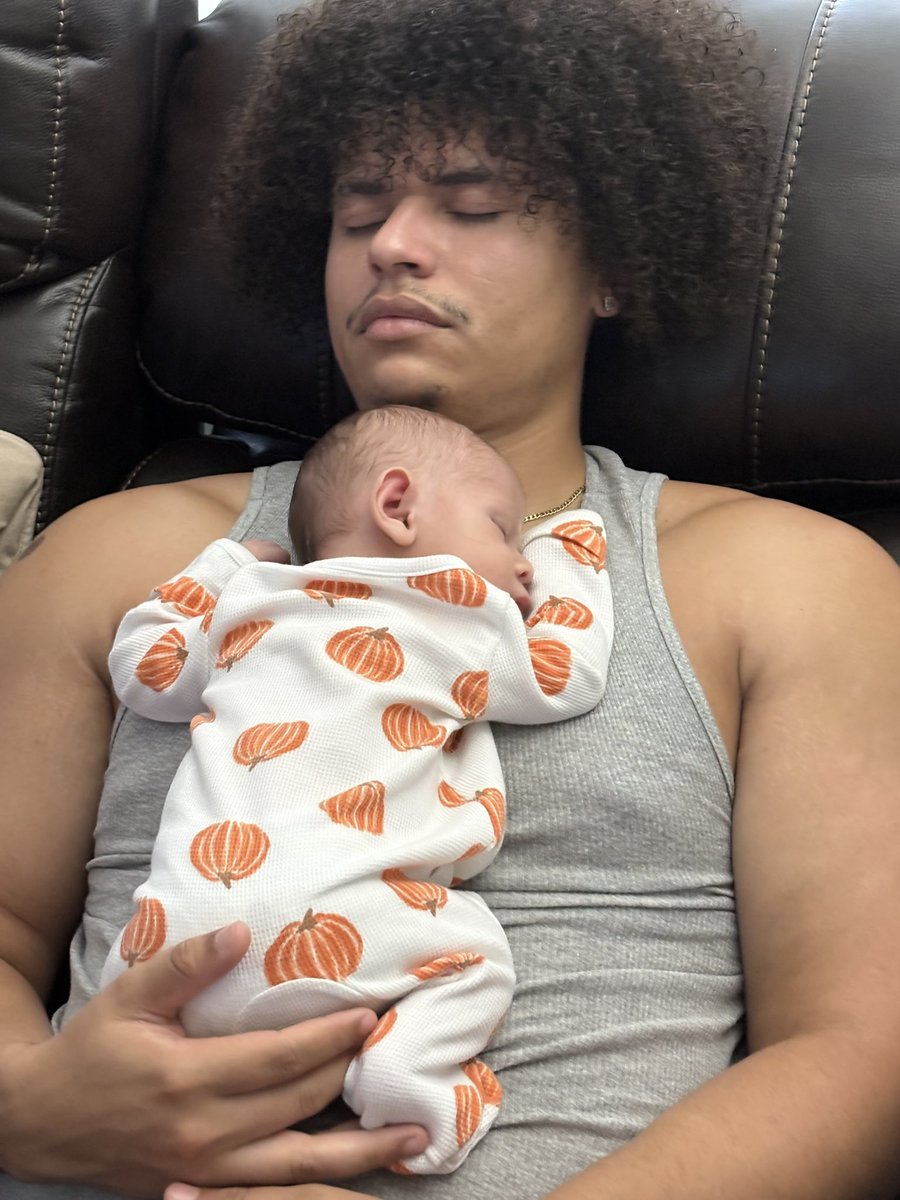 ALightskinPanda's tweet photo. MY NEPHEW IS DA GOAT 🥹 https://t.co/mfmM7JQERK