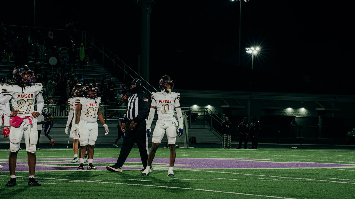 Still looking for a 🏠, ill play anywhere just want an opportunity to play at the next level.

hudl.com/v/2T7r8d