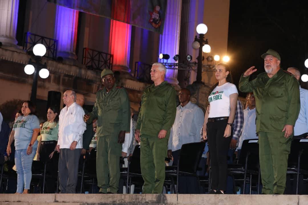 YamileRamosCord's tweet image. En la histórica Escalinata de la Universidad de La Habana el homenaje a #FidelPorSiempre #100AñosConFidel #PinardelRío