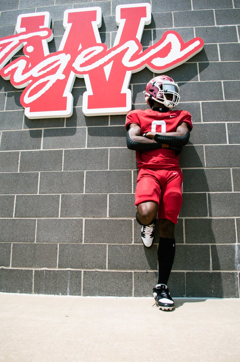 SethJohns0n's tweet photo. Senior Season Highlights 
C/o 2026 Corner Back
2x District Champion🏆
 1-INT 
6-TFL
15-PBUs
2xvoted all conference 
3.397 GPA
ZERO TOUCHDOWNS ALLOWED!

https://t.co/UkeFwZ5jtZ
@C_Cav19 @CoachWestphal @CoachIngram_3 @Coach_T_Mow @CoachChambersSr @CoachJenk1234 @CoachNovak_ https://t.co/PDu5CSp7RK