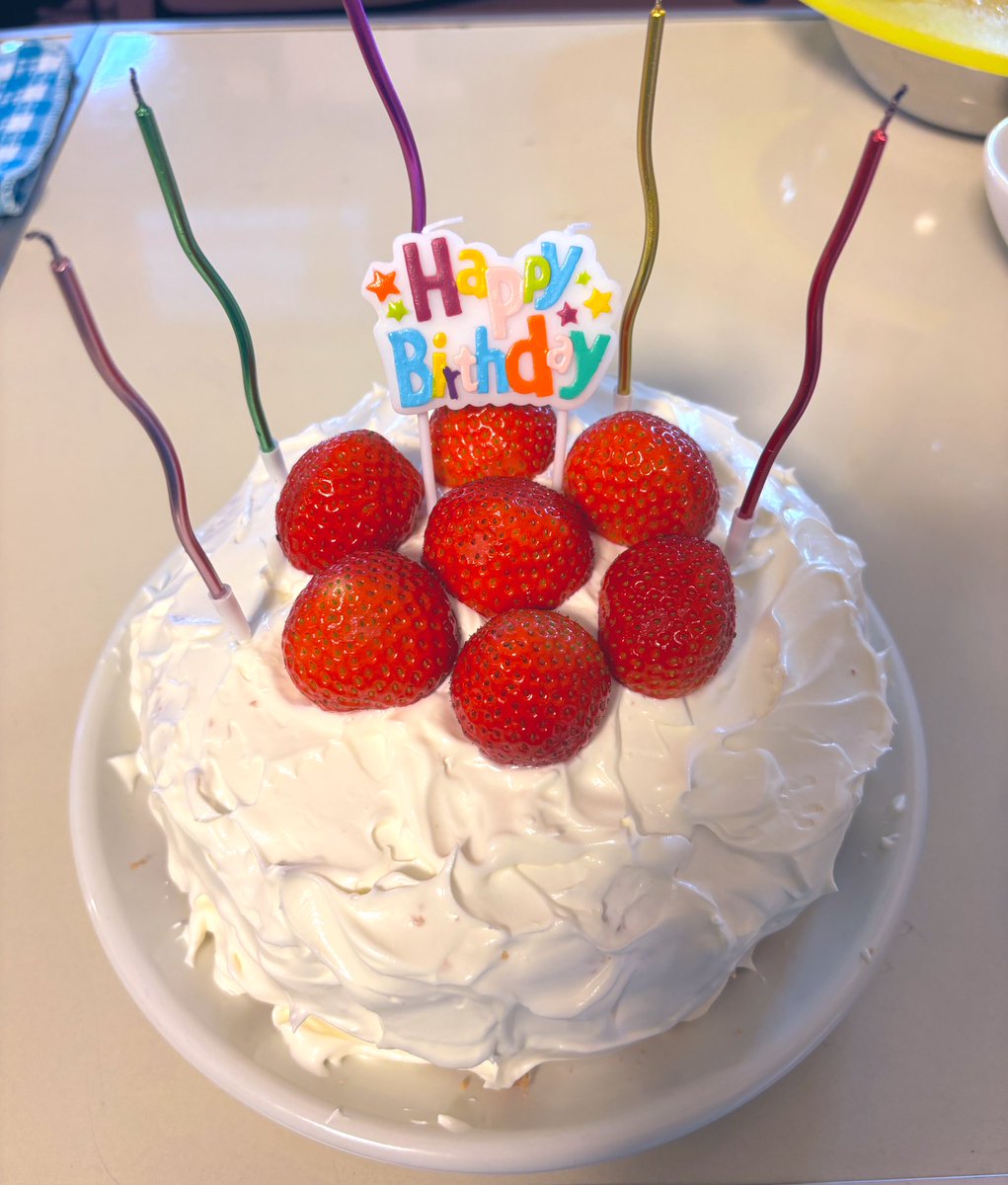 emma_game_'s tweet photo. 昨日の誕生日🎂ライブ、たくさんのお祝いありがとうでした💕
応援してくれるみんなのおかげで素敵な誕生日になりました💖
あたたかいコメントやスパチャ、ギフト等々ほんと感謝🙇‍♀️
初めてのデコレーションケーキも楽しく作れました✨✨ https://t.co/8RwW3BRY0R