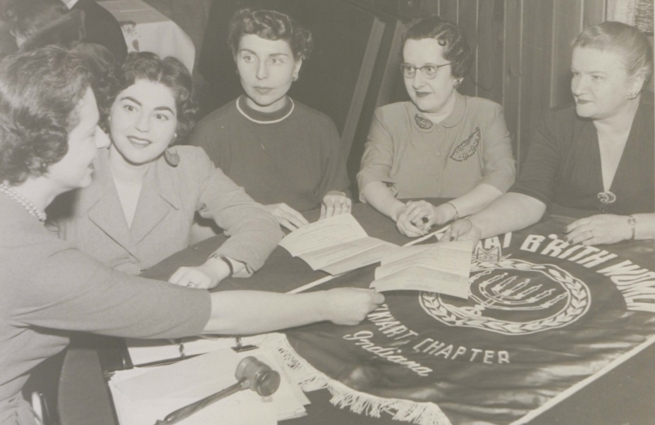 IndianaJewish's tweet image. #hoosierjewishhistory
From the scrapbook for the Elkhart, Indiana Chapter 359 of B'nai B'rith from 1955-1956.