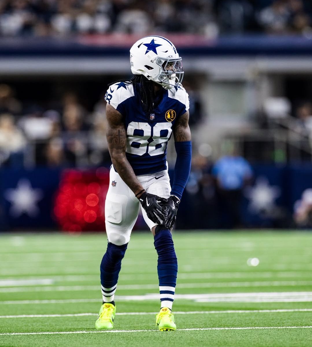 FB_Helmet_Guy tweet media