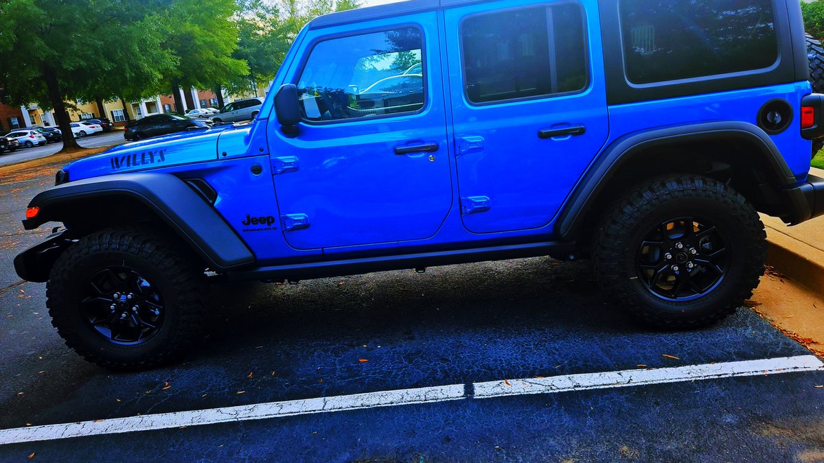 KillJoyJessica_'s tweet image. Thankful for my 2026 wrangler and the whole month I got to have her. A lady not paying attention rear ended us and totaled it.The jeep took the brut of the hit saving my kids, husband &amp;amp; myself. Thankful to have my family but def miss my Jeep. THANKS @Jeep for building them tough!