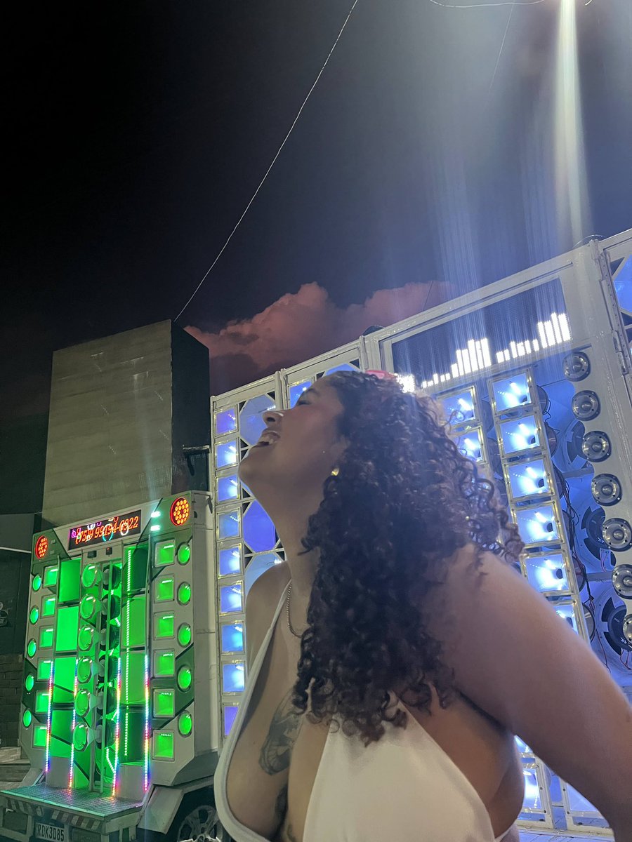 baiana de molho tweet media