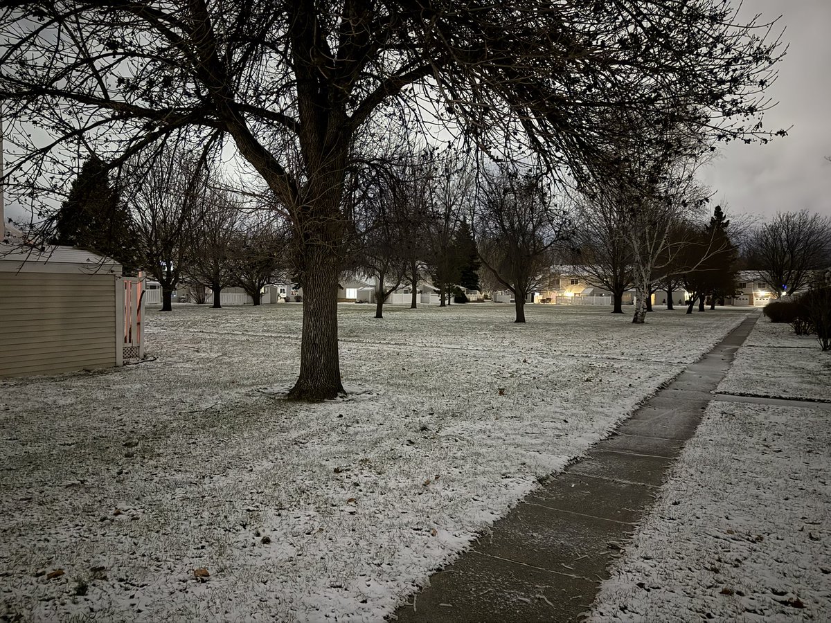 LeNinjaWalrus's tweet image. I LOVE LIGHT POLLUTION
I LOVE IT BEING BRIGHT OUT WHEN ITS SUPPOSED TO BE DARK
ANOTHER 10000 LED LIGHTS TO THE POWER GRID