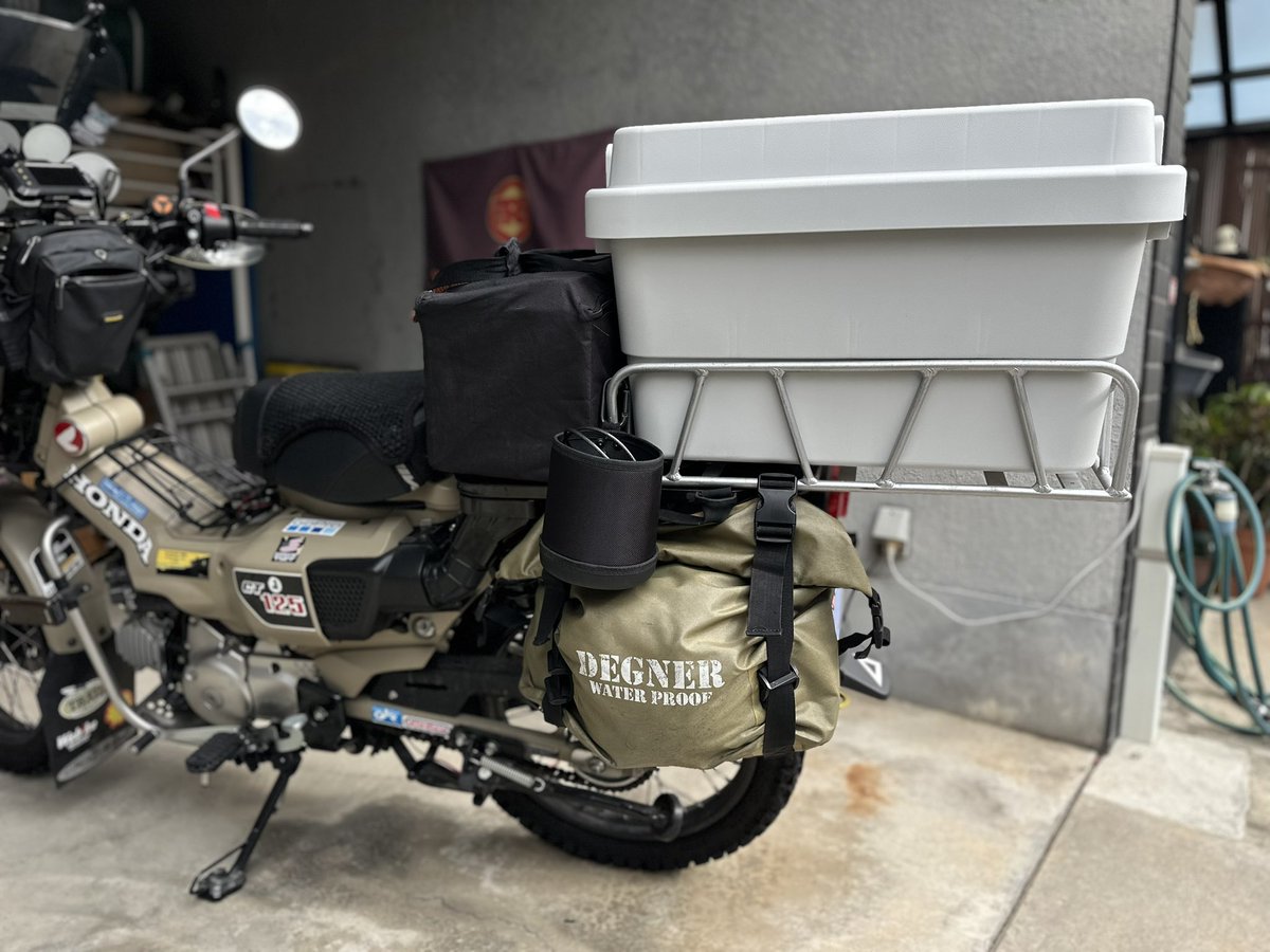 HUNTER_CAMPER_'s tweet photo. よし冬キャンプの用意だ！
薪ストーブにキャンプコンテナ積載OK^ ^
#ハンターカブ
#薪ストーブ
#冬キャンプ https://t.co/O5NwZijGlr