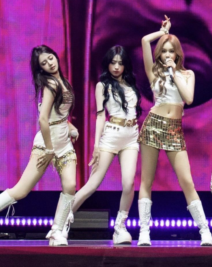 baemonsbase's tweet image. BABYMONSTER’s Rora, Ahyeon and Pharita will perform K-Pop Demon Hunters ‘Golden’ at the MAMA Awards.