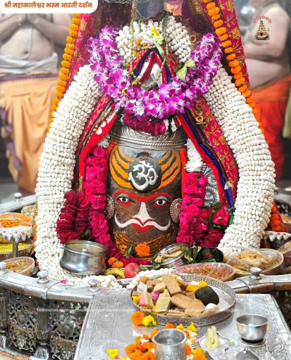 _*जय श्री महाकाल*_
*श्री महाकालेश्वर ज्योतिर्लिंग जी का प्रातः कालीन भस्म आरती श्रृंगार दर्शन 26-11-2025 बुधवार।*
*कण कण में महादेव*