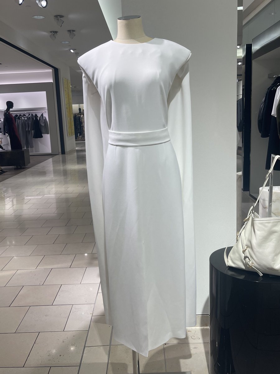 atotalposer's tweet image. dress looks like it’s about to ask obi-wan kenobi for help because he’s its only hope