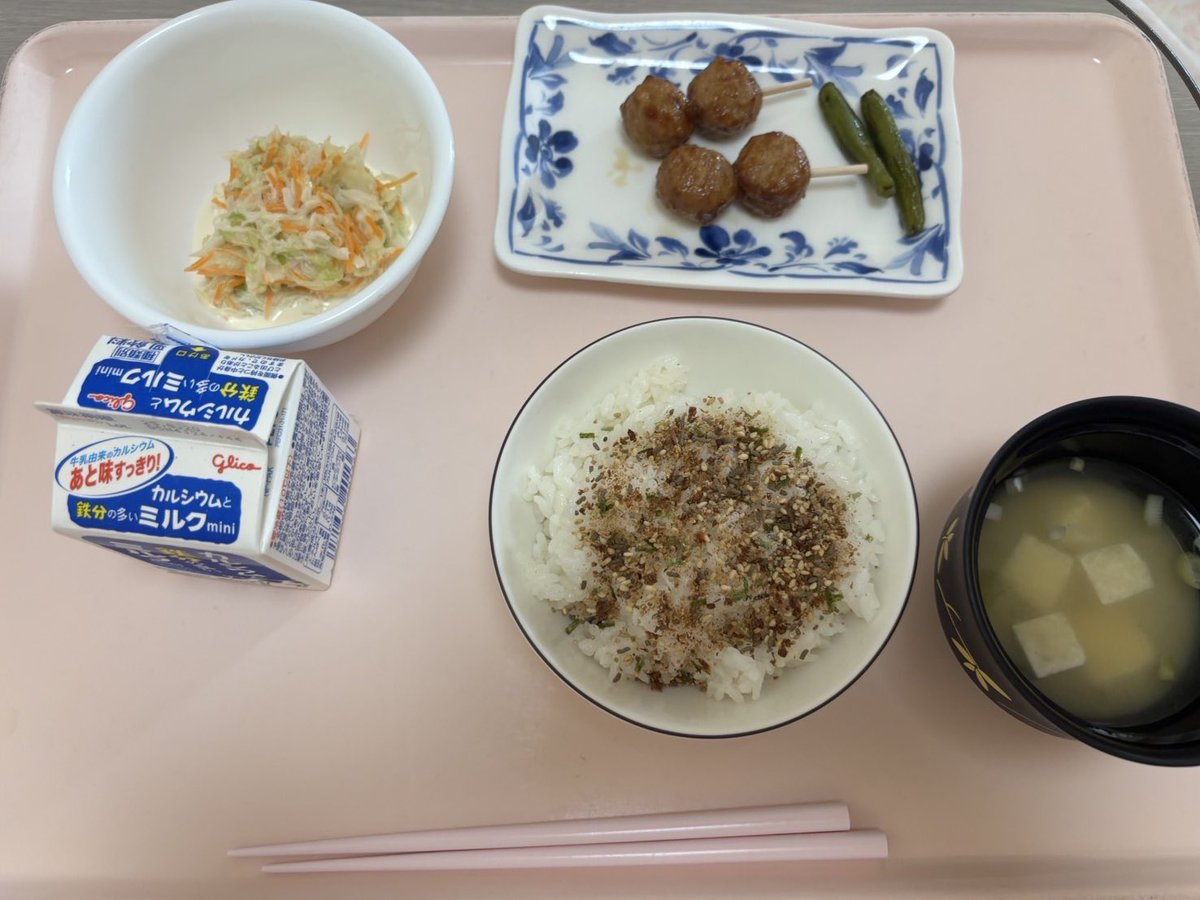 qoill8's tweet photo. #産婦人科のご飯の写真撮ってた人見せて

誰かこれに戦える人いる😸❓
（ 逆に豪華版も見たいので皆見せて下さい💓 ） https://t.co/tZH7mmdBbh