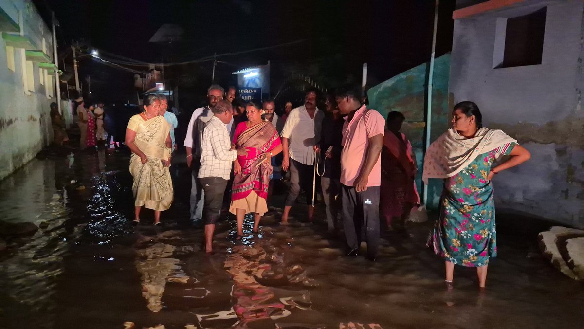 geethajeevandmk's tweet image. தூத்துக்குடி சட்டமன்ற தொகுதி சுந்தரவேல்புரம் பகுதியில் மழைநீர் தேங்கிய இடங்களுக்கு நேரில் சென்று ஆய்வு செய்து உடனடியாக மழை நீரை வெளியேற்றிய போது.!

#DMK4TN #rain #DMK #thoothukudi