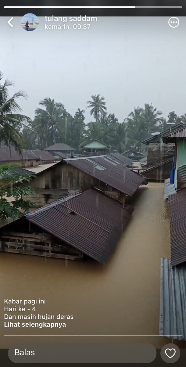 nuoyinuo's tweet image. help rt moots! kampungku di daerah sibolga, udah jalan 5 hari banjir dan longsor :((