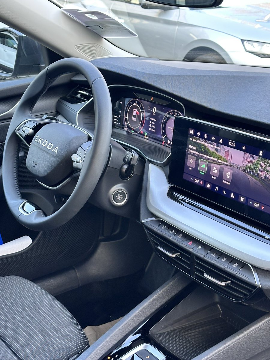 JuanParilliCars's tweet photo. Probé el nuevo Skoda Octavia 2026: bueno espacio, buena calidad, pero varias decisiones que no terminan de convencer 😬
Te cuento todo en la reseña completa en YouTube 👇
https://t.co/nDSxYaTr4h https://t.co/udkUHpcmUr