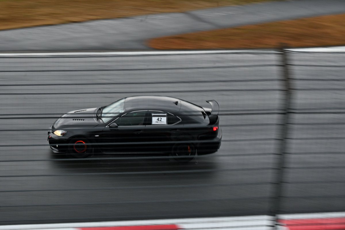 TOMO0817's tweet image. 昨日のワンメイク、ぶっちぎりの一番時計だった方の1コーナー。
雨でもしっかりブレーキ踏めている、こういう人は速いですね(^^♪

#lexus
#ISF