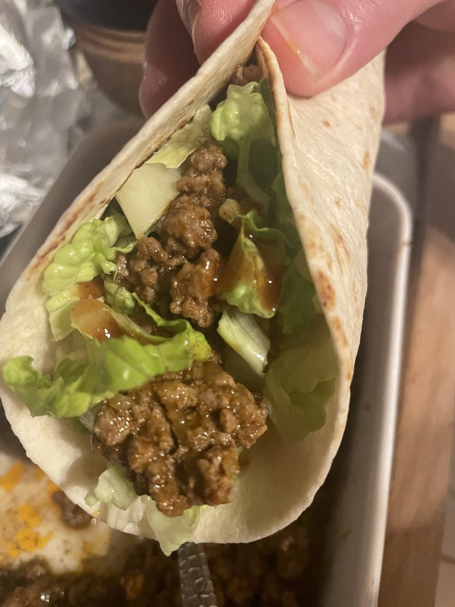 Taco Tuesday with a simple ground beef and lettuce taco topped with my homemade hot sauce, of course! 🤙🤙🔥🌶️