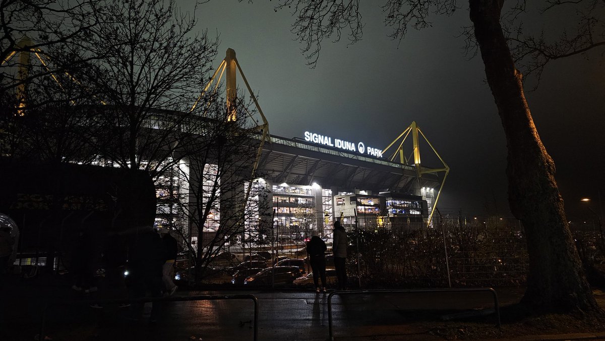 CbobicusBVB's tweet image. Gute Nacht aus Düsseldorf.

What an amazing trip. So many lifelong memories made and great souvenirs to take home.

Echte Liebe, and HEJA BVB! 🖤💛