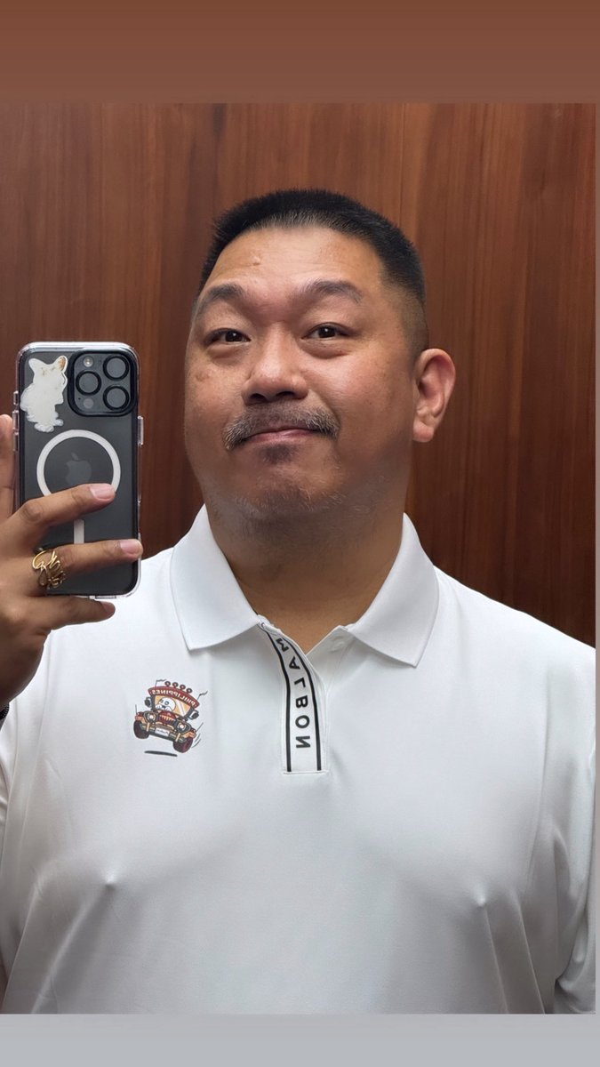 Papi_pup2020's tweet image. Yesterday had a chance for a sneak preview of this brand’s Manila Jeepney collection. I get to try some.

Ok naman, cool naman…kaso this particular shirt so thin, ay may nag-sneak 🫣 din na jutong hahaha 😂